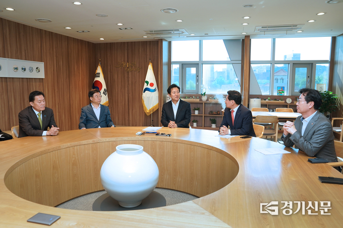 신상진 성남시장이 1일 경기남부권 4개 지자체장·서울시장 간담회에 참석했다. (사진=성남시 제공)