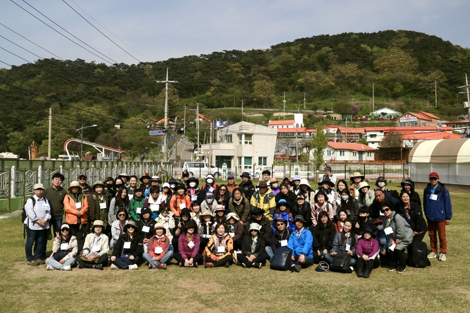 지난 달 30일 ‘2023 섬·바다 교사 아카데미’의 첫 활동으로 대이작도 탐사를 진행했다. ( 사진 = 인천시교육청 제공 )