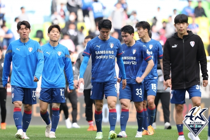 프로축구 K리그1에서 개막 후 10경기 연속 무승의 부진에 빠진 수원 삼성이 어린이 날인 5일 인천축구전용경기장에서 열리는 하나원큐 K리그1 2023 11라운드 인천 유나이티드와 원정경기에서 다시한번 시즌 첫 승에 도전한다. (사진=한국프로축구연맹 제공)