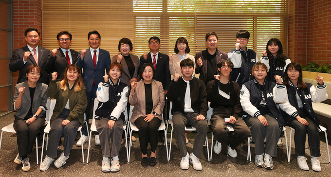 경기도의회 교섭단체 국민의힘은 3일 아주대학교를 찾아 학생들과 아침식사를 함께 하며 ‘천원의 아침밥’ 정책에 대한 학생들의 진솔한 의견 수렴했다. (사진=경기도의회 국민의힘 제공)