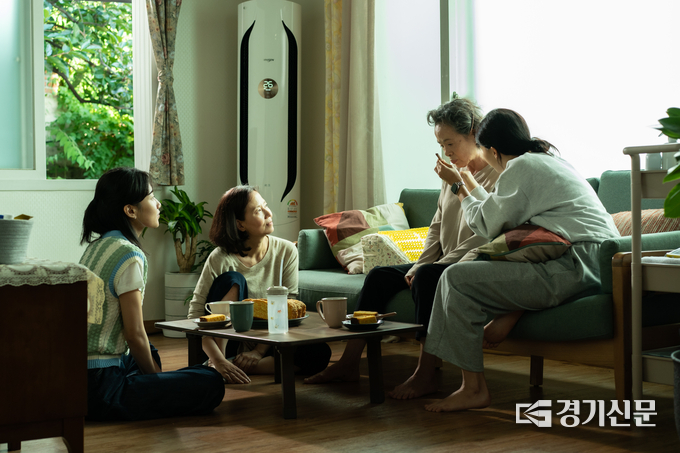 2022 제작지원작 '딸에 대하여' 스틸. (사진=성남문화재단 제공)