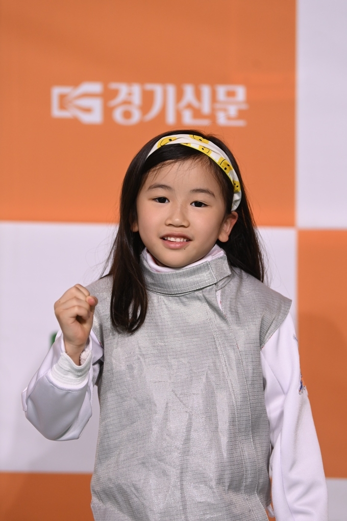 5일 화성종합경기타운에서 열린 펜싱대회에서 최시원 씨가 포즈를 취하고 있다. (사진=노경신 기자)