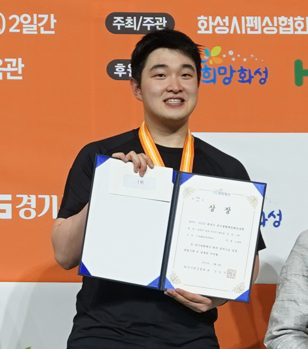 ‘2023 화성시 전국생활체육 펜싱대회’ 남자 사브르 일반부 우승 노재권 선수. (사진=엄순엽 기자)