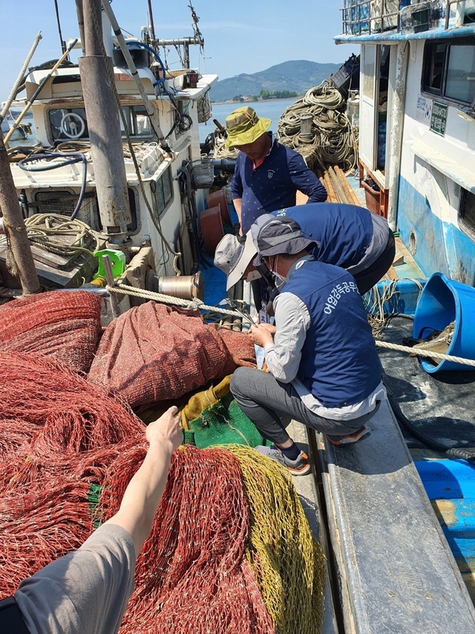 불법어업 집중단속 현장. (사진=경기도 제공)