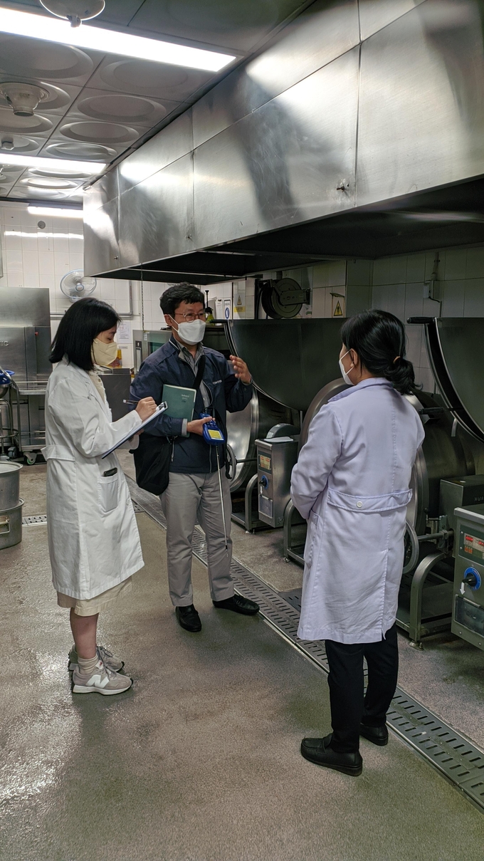 군포시 급식 관리자 폐암 예방을 위한 선제적 보건관리에 나섰다. (사진 = 군포시 제공)