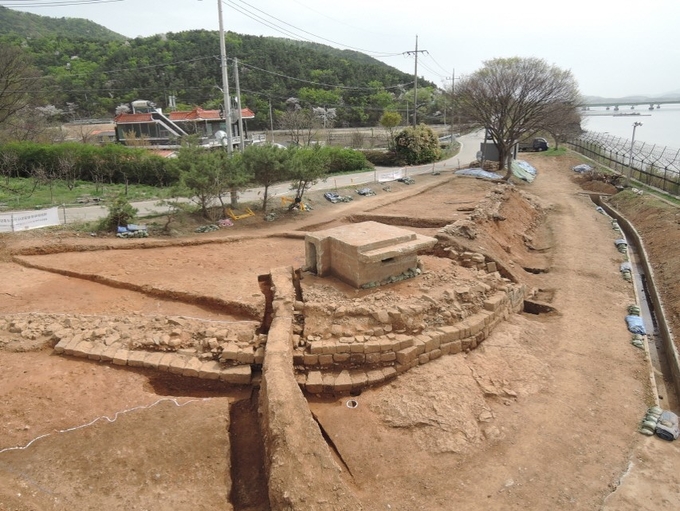 발굴현장 설명회와 학생들 현장체험학습을 할 문수산성 문화재 모습 (사진=김포시청제공) 