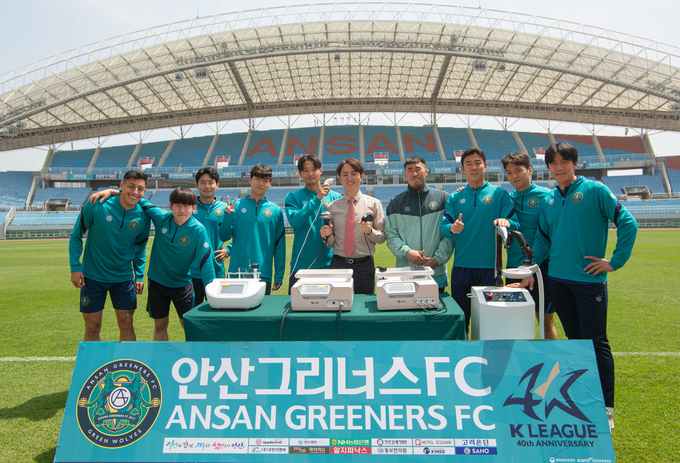프로축구 K리그2 안산 그리너스FC가 ‘의료기기 전문 기업’ 주식회사 케이원메드과 업무협약을 체결했다. (사진=안산 그리너스FC 제공)