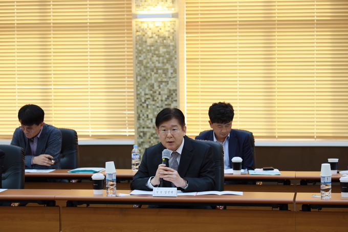 김진현 중부지방국세청장이 지난 10일 안양과천상공회의소 초청 간담회에서 발언하고 있다. (사진=중부지방국세청 제공)