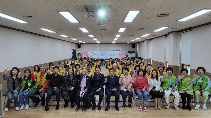 용인특례시 수지구 상현1동은 ‘꽃보다 청춘 대학’ 입학식을 열었다. (사진=용인시 제공)