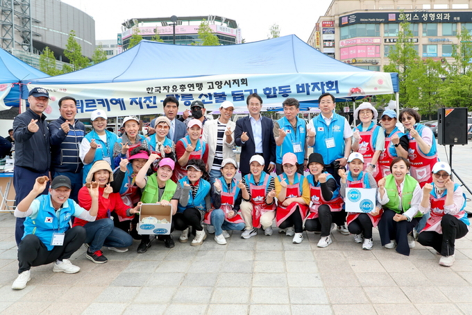 이동환 고양시장(윗줄 중앙)이 참석해 기념사진을 촬영하고 있다. (사진=고양시 제공)