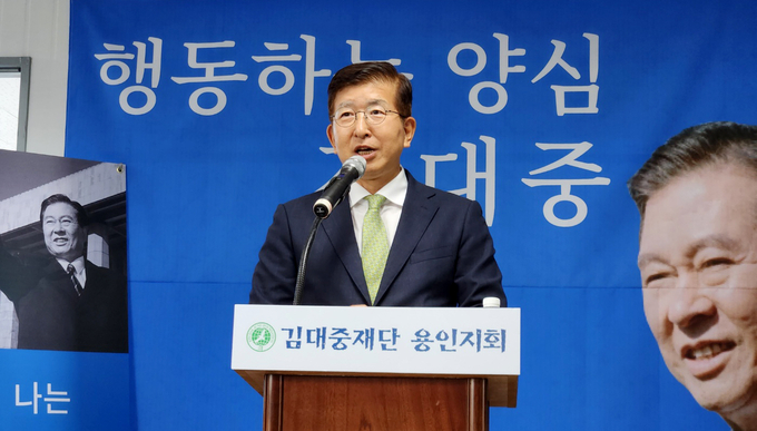 이상식 김대중재단 용인지회 지회장이 20일 용인시 처인구에 위치한 지회 사무실 개소식에서 인사말을 하고 있다. (사진=최정용 기자)