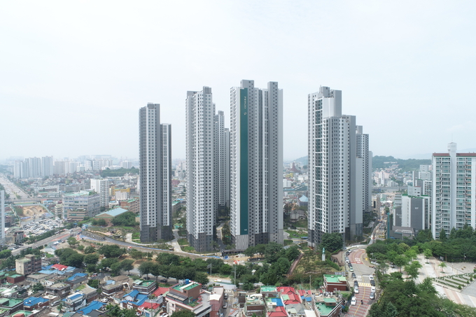 인천 동구 송림동 동인천역 파크 푸르지오 전경. ( 사진 = iH 제공 )