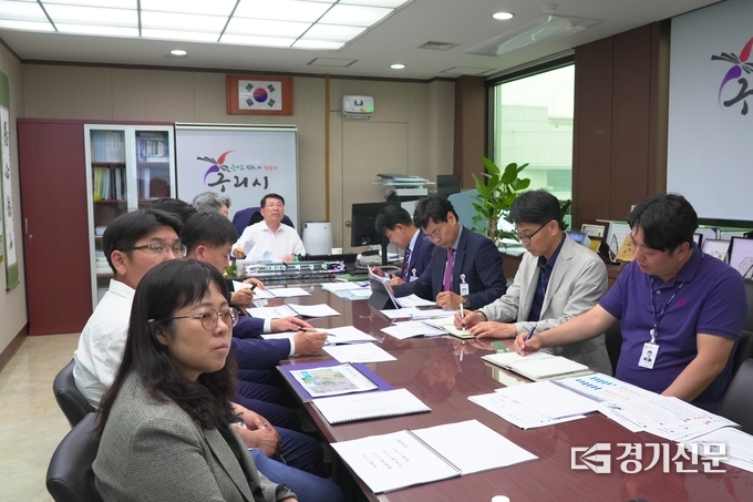 구리시는 22일 시청회의실에서 민선8기 공약사항인 첨단순환 트램 도입 구상을 위한 용역 착수 보고회를 개최했다. (사진=구리시 제공)