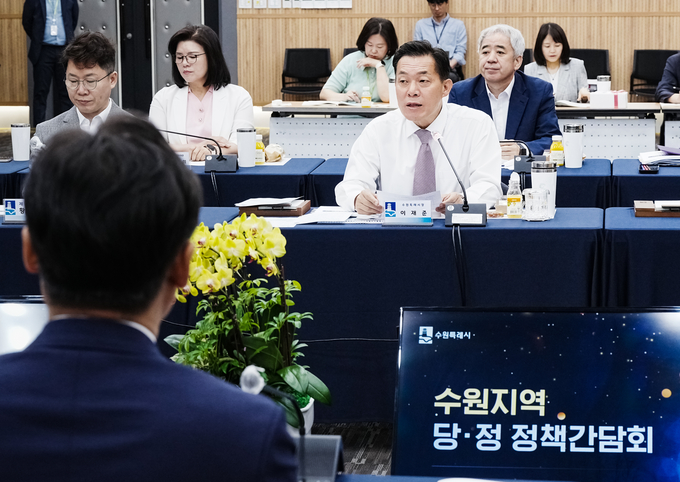 23일 수원시청에서 열린 정책간담회에서 이재준 시장이 발언을 하고 있다. (사진=수원시 제공)
