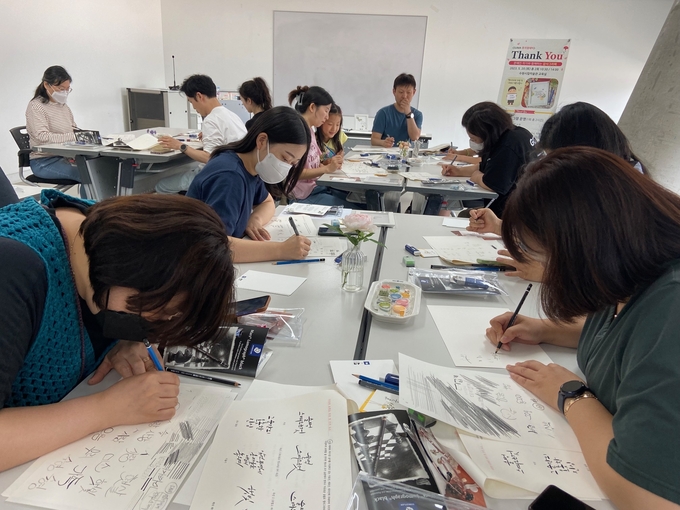 'Thank you! : 문예진 작가와 함께한 감사그라피' 행사가 진행되고 있다. (사진=수원시립미술관 제공)
