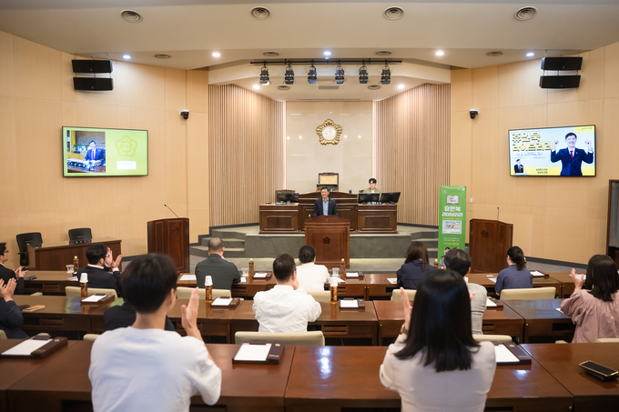 남양주시의회 김현택 의장이 지난 23일과 24일 이틀에 걸쳐 한권의 책(휴먼북)이 되어 지식과 경험을 나누는 뜻깊은 시간을 가졌다.(사진=남양주시의회 제공)