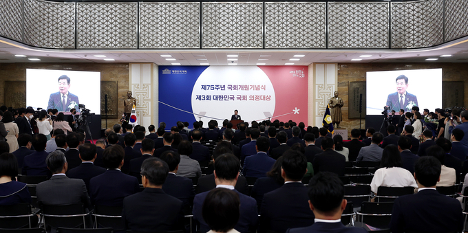 김진표 국회의장이 31일 국회 본관 중앙홀에서 열린 제75주년 국회개원 기념식에 참석해 발언하고 있다. (사진=국회 제공)