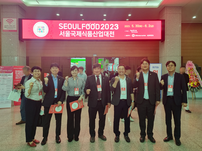 남양주시의회 자치행정위원회는 지난달 31일 고양시 일산 킨텍스에서 열린‘SEOUL FOOD 2023(서울국제식품산업대전)’에 방문해 남양주시 참가업체들을 격려했다. (사진=남양주시의회 제공)