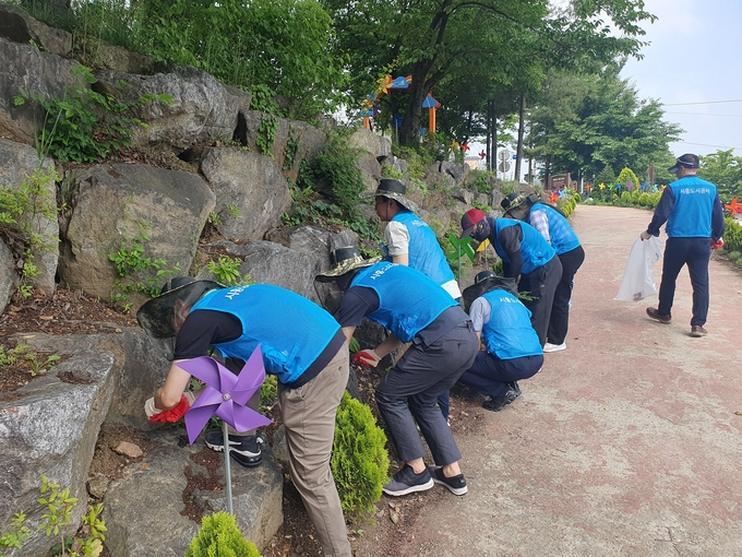 시흥도시공사, 여름 맞이 환경정화활동 및 지역 가꾸기 캠페인을 가졌다. (사진=시흥도시공사 제공)