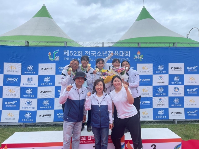 구리여자중학교 카누부가 제52회 전국소년체육대회에서 K-4(4인승), K-2(2인승) 부문에서 1위에 입상했다. (사진=구리여자중학교 제공)