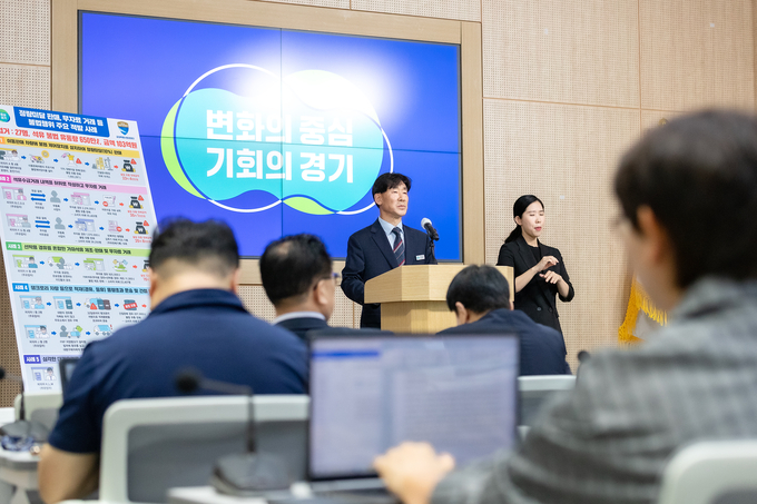 김광덕 경기도 공정특별사법경찰단장이 8일 도청 브리핑룸에서 석유사업법·계량법 위반 수사결과를 발표하고 있다. (사진=경기도 제공)