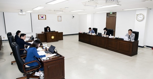 김포시의회 행정복지위원회가 열리고 있는 행정감사장. (사진=천용남 기자)