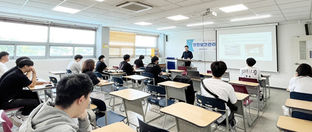 오산대학교 안전보건관리과가 기업 안전보건운영팀 초청 전공분야 특강 진행하고 있다. (사진=오산대학교 제공)
