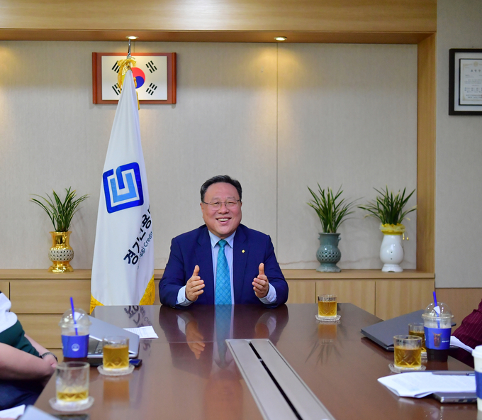 시석중 경기신용보증재단 이사장이 지난 8일 인터뷰를 진행하고 있다. (사진=경기신용보증재단 제공)