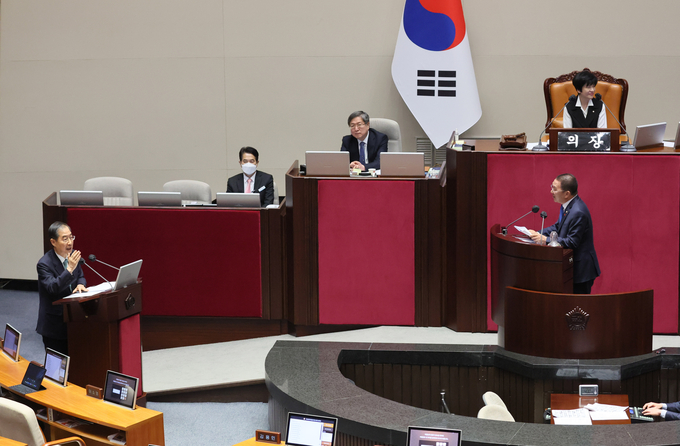 한덕수 국무총리가 지난 4일 국회 본회의 대정부 질문에서 답변하고 있다. (사진=연합뉴스) 