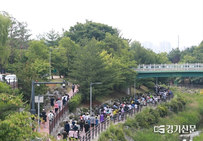 남양주시걷기연맹 다산2동지회가 마련한 '사랑의 걷기 대회'가 10일 1500여 명의 시민들이 참가한 가운데 성황리에 열렸다.(사진=남양주시 제공)