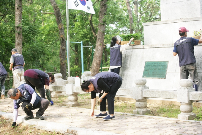 가평읍 '행복마을관리소' 8명의 행복마을 지킴이들이 활동하고 있다. (사진=가평읍 행정복지센터 제공)