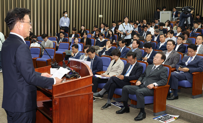 지난 12일 국회에서 열린 민주당 의원총회에서 박광온 원내대표가 발언하고 있다. (사진=연합뉴스)