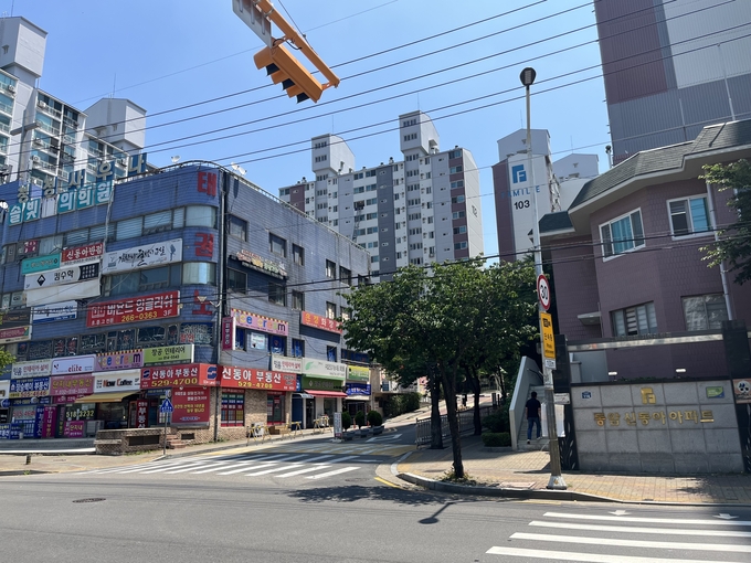 현재 한하운 시인이 살았던 집은 철거됐고 동암 신동아아파트가 들어서 있다. ( 사진 = 김샛별 기자 )