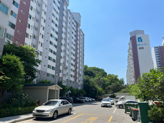 한하운 시인 가옥 터 인근에 세워진 아파트 모습. ( 사진 = 김샛별 기자 )