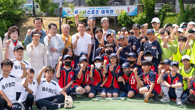 이재준 수원특례시장이 제1회 수원특례시장기 유소년스포츠 대축전에 함께하고 있다. (사진=수원시 제공)