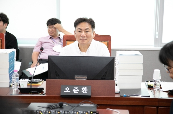 오준환 의원(국힘‧고양9)은 19일 경기도의회 건설교통위원회에서 진행된 ‘2022회계연도 경기도 결산 심사’에서 도 건설국의 저조한 예산 집행을 문제 삼고 제대로된 예산 집행을 요구했다. (사진=경기도의회 제공)
