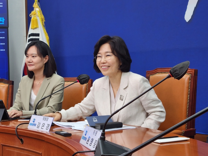 김은경 더불어민주당 혁신기구 위원장이 20일 오전 국회에서 혁신기구 첫 번째 회의를 마친 뒤 결과를 발표하고 있다. (사진=김한별 기자)