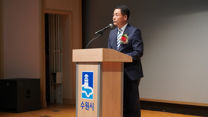 20일 수원 청소년문화센터에서 이병규 수원시청소년청년재단 이사장이 취임사를 하고 있다. (사진=수원시청소년청년재단 제공)