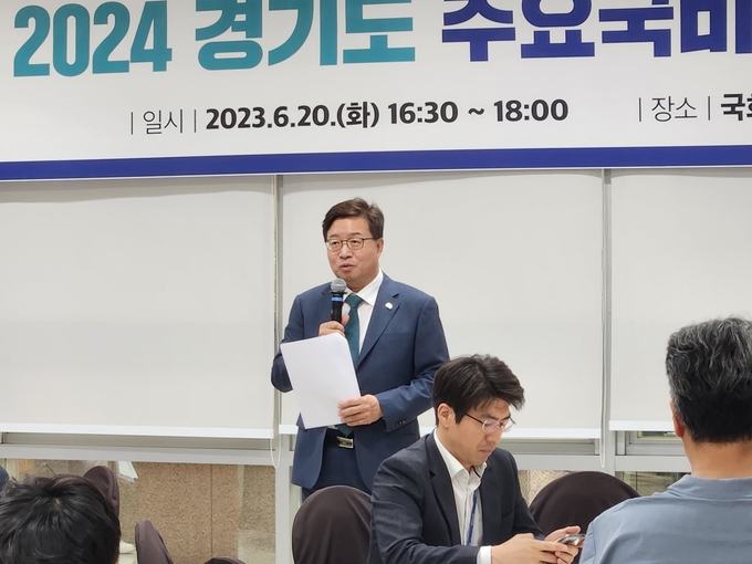 염태영 경제부지사가 20일 오후 국회를 찾아 2024년 경기도 주요국비사업 예산확보를 위한 설명을 하고 있다. (사진=김한별 기자)