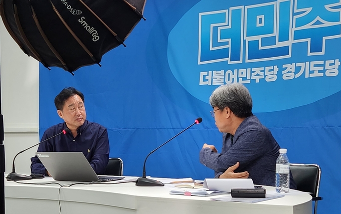 더불어민주당 경기도당 유튜브 김준혁의 시사혁명이 지난 20일 오후 생중계로 진행되고 있다. (사진=더불어민주당 경기도당 제공)