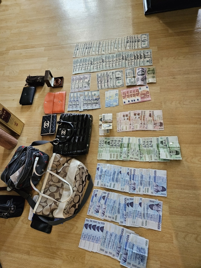 용인특례시가 가택수색해 압류한 물품. (사진=용인시 제공)