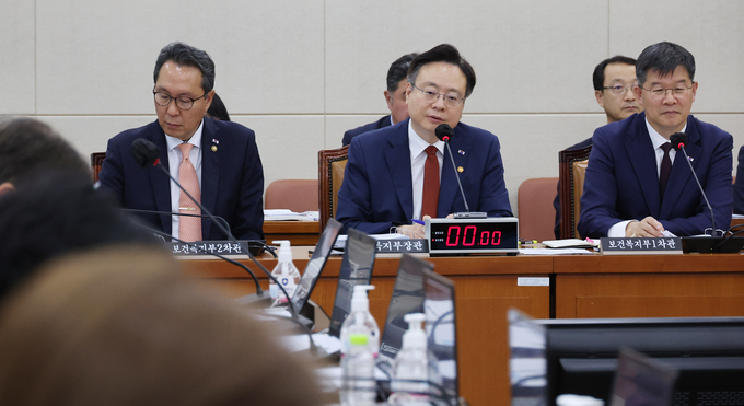 조규홍 보건복지부 장관이 22일 오전 서울 여의도 국회에서 열린 보건복지위원회 전체회의에서 의원 질의에 답변하고 있다. (사진=연합뉴스)
