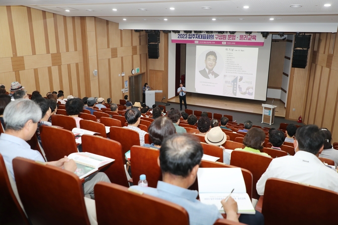 군포시 공동주택 입주자대표회의 구성원 운영・윤리 교육을 실시하고 있다. (사진=군포시 제공)