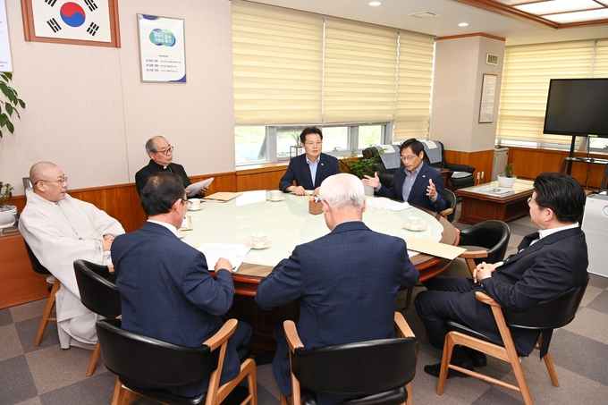 오후석 행정2부지사가 23일 도청 북부청사에서 북부지역 종계지도자 대상 오찬 간담회를 진행하고 있다. (사진=경기도 제공)
