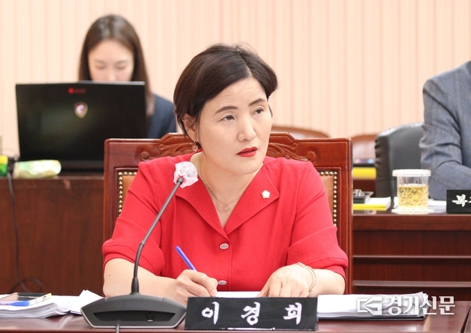 구리시의회 이경희 의원은 최근 급변하는 기후와 장마철을 맞아 특히 지하 주택 및 소규모 상가 침수 피해 대책을 위한 '구리시 침수 방지시설 설치 및 지원에 관한 조례안'을 발의했다. (사진=구리시의회 제공)