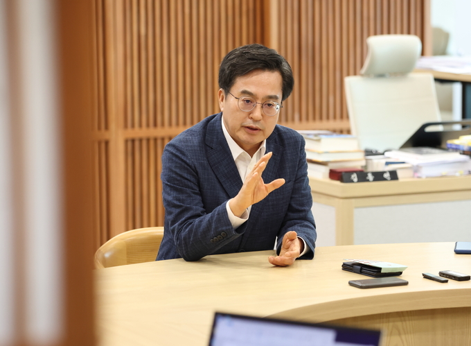 23일 김동연 경기도지사가 경기신문과의 인터뷰를 진행하고 있다. (사진=경기도 제공)
