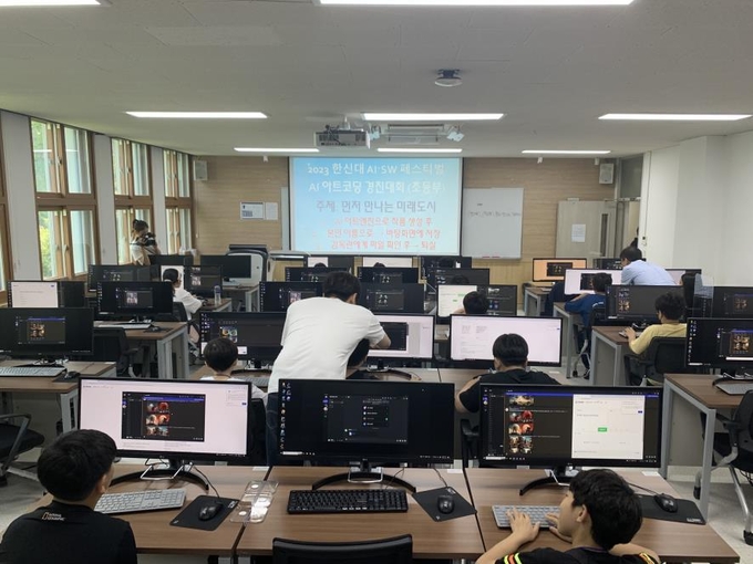 초등부 경진대회 ‘AI 아트코딩 챌린지’ 진행 모습(사진=한신대 제공)