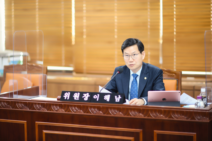 이해남 화성시의원이 지난 22일 열린 제222회 화성시의회 제1차 정례회에서 발언하고 있다. (사진=화성시의회 제공)