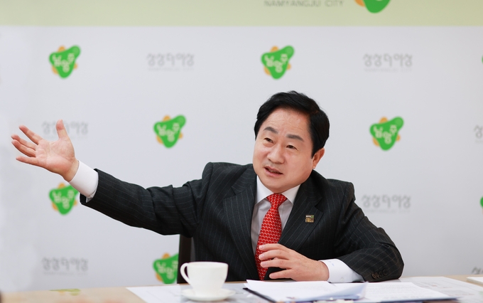 주광덕 남양주시장이 시정 주요사항에 대해 설명하고 있다.(사진=남양주시 제공)