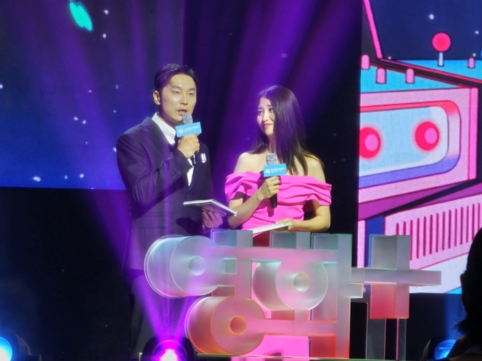 제27회 부천국제판타스틱영화제 사회를 맡은 서현우(왼쪽), 박하선 배우. (사진=고륜형 기자)